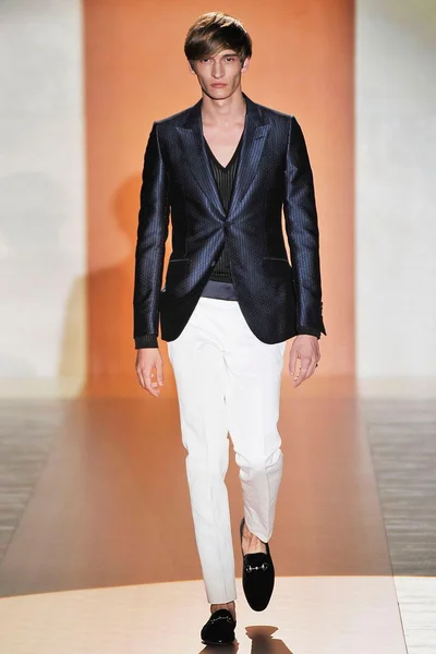Look 38